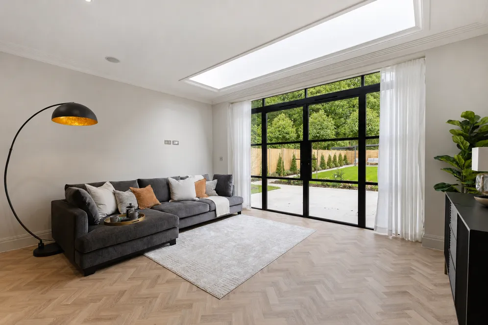 No. 3 Ronmar Place, Oxshott, KT22 photo 7