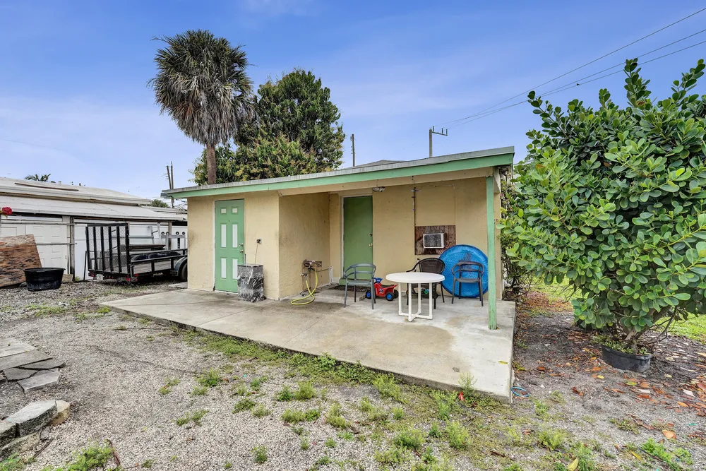 1412 NW 7th St, Pompano Beach, FL 33069