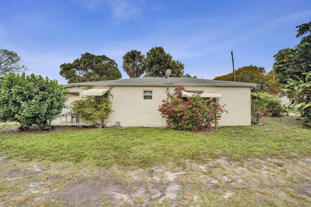 1412 NW 7th St, Pompano Beach, FL 33069