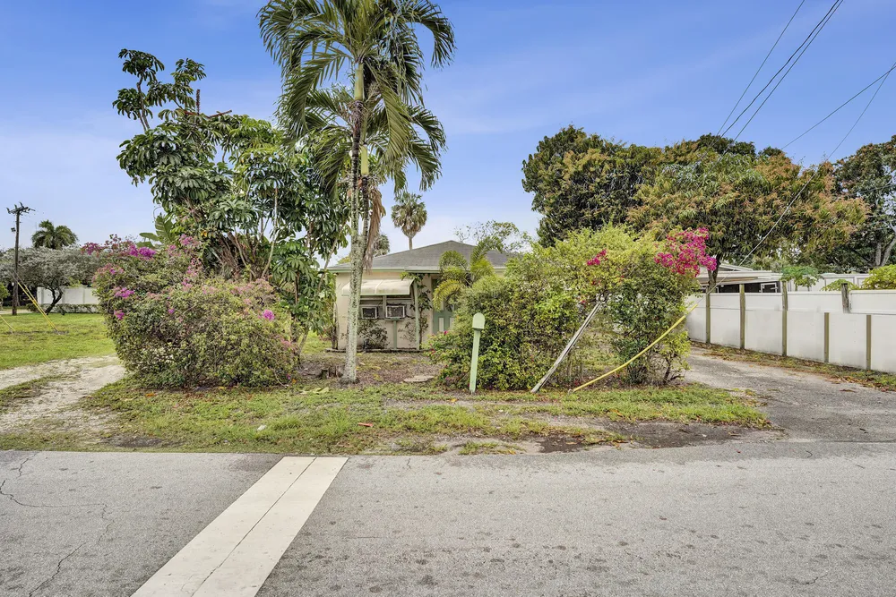 1412 NW 7th St, Pompano Beach, FL 33069