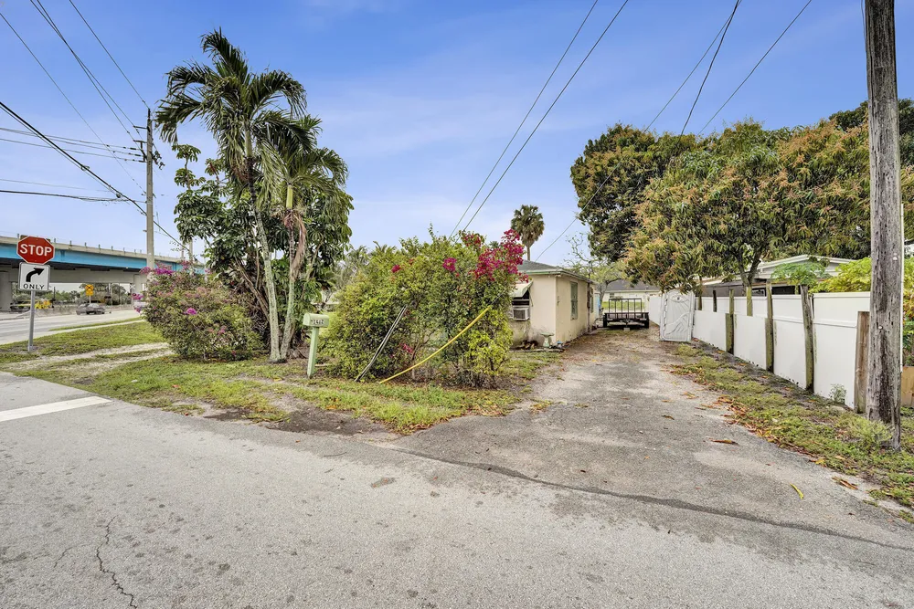 1412 NW 7th St, Pompano Beach, FL 33069