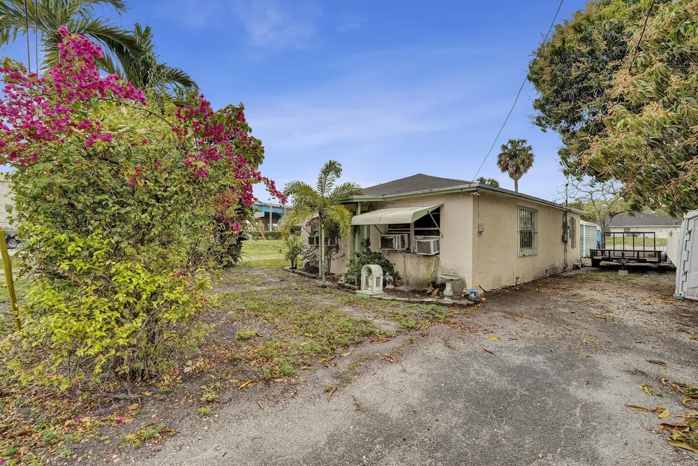 1412 NW 7th St, Pompano Beach, FL 33069