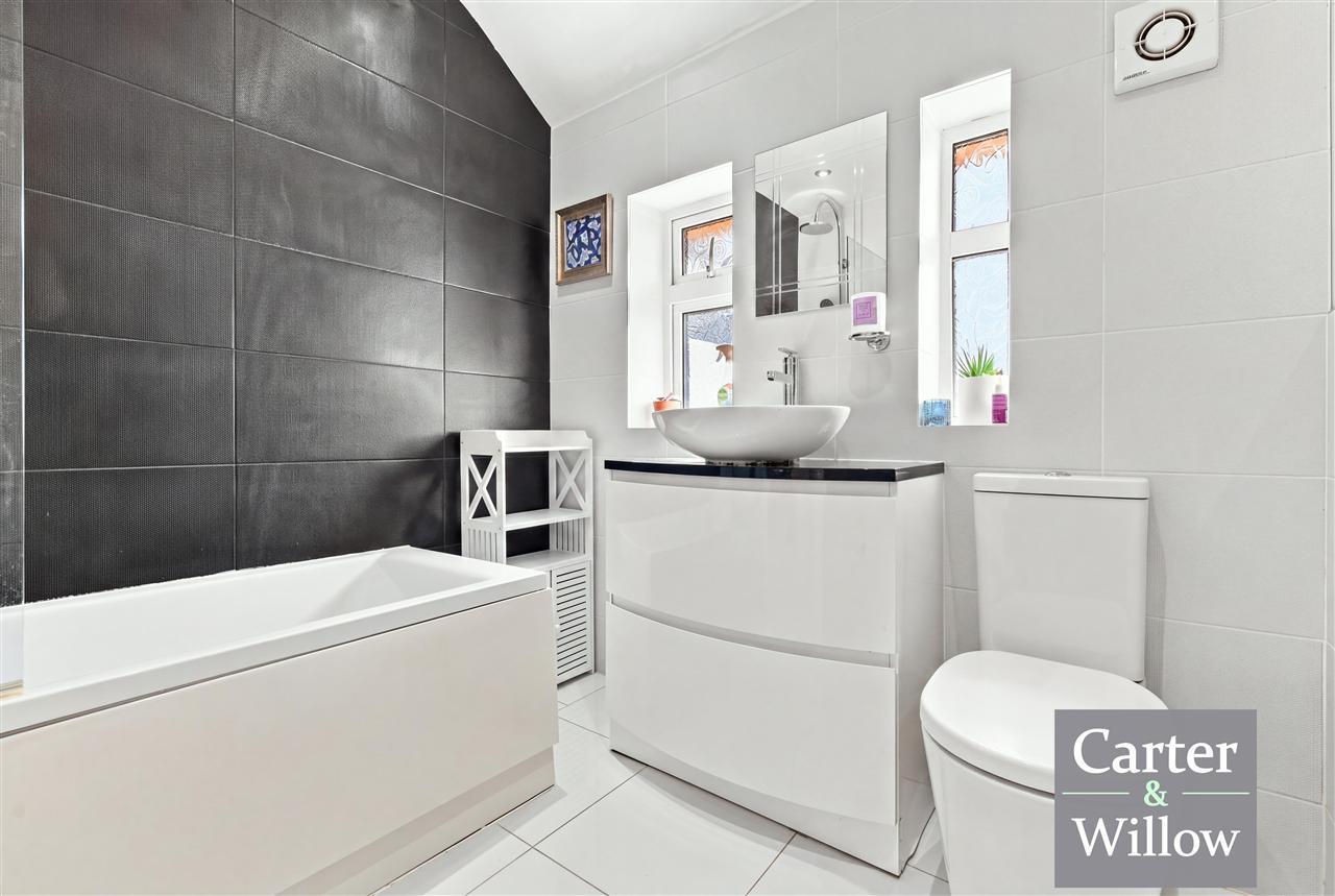 Lambourne Road, Essex Image 15