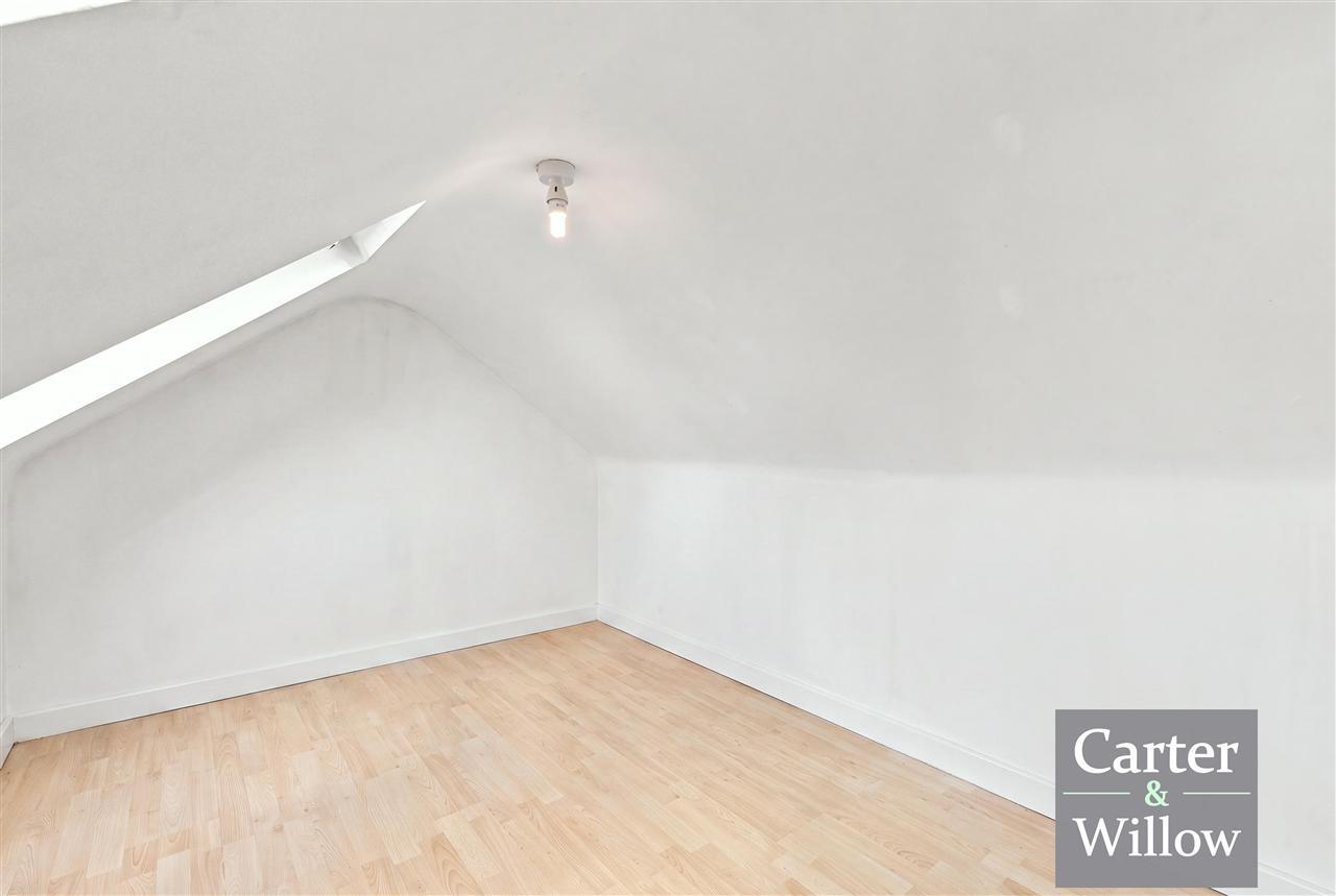Lambourne Road, Essex Image 16