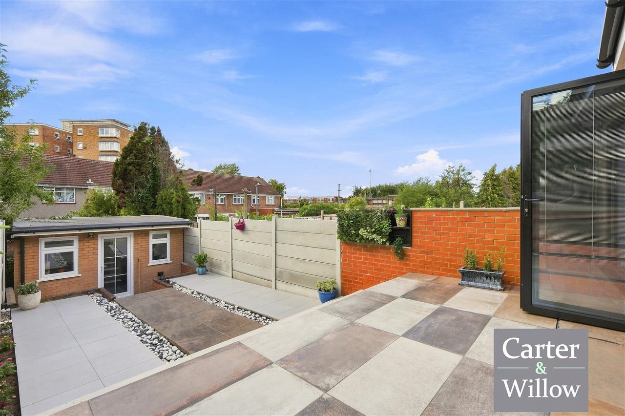 Lambourne Road, Essex Image 17