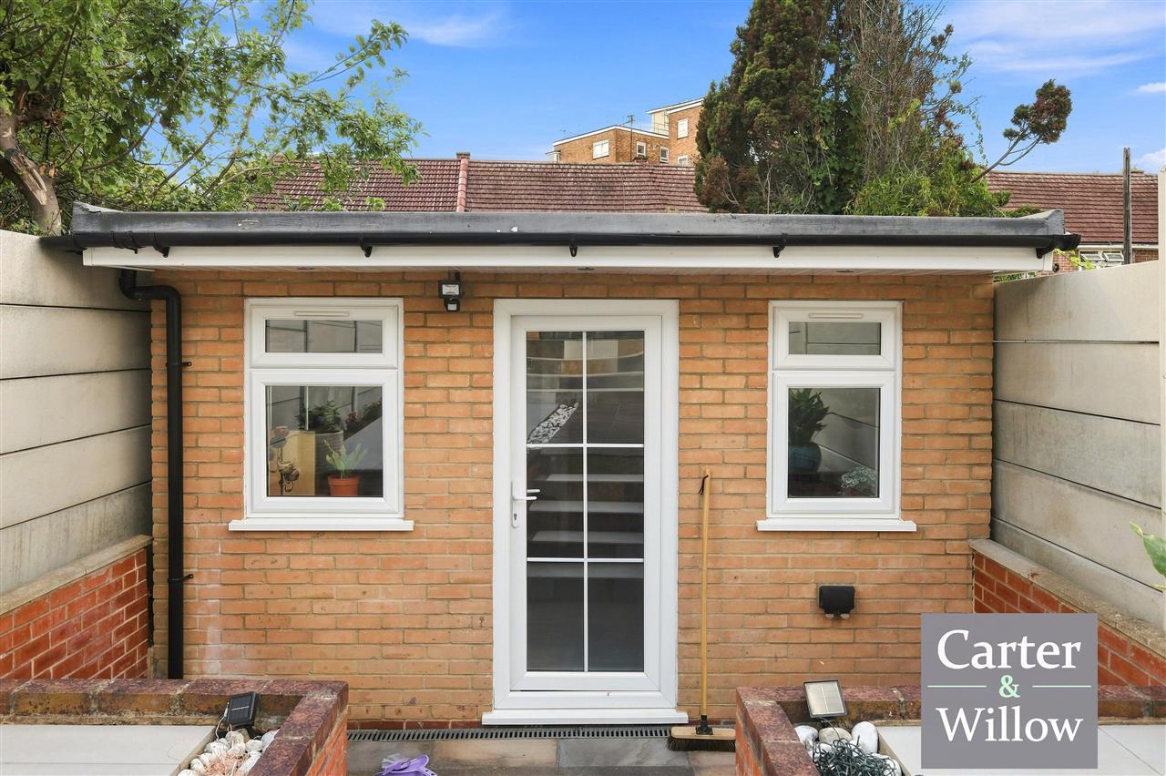Lambourne Road, Essex Image 18