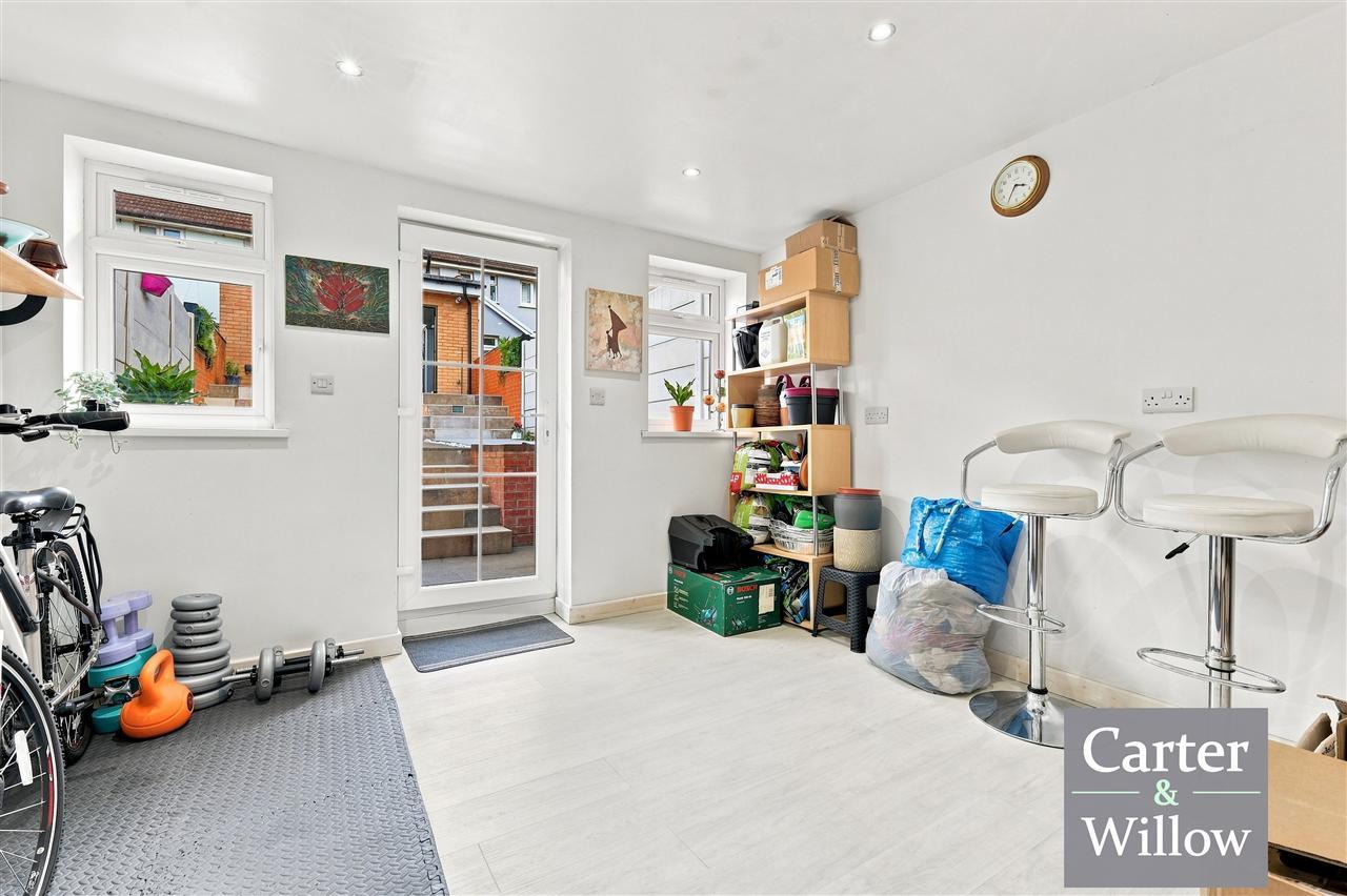 Lambourne Road, Essex Image 19