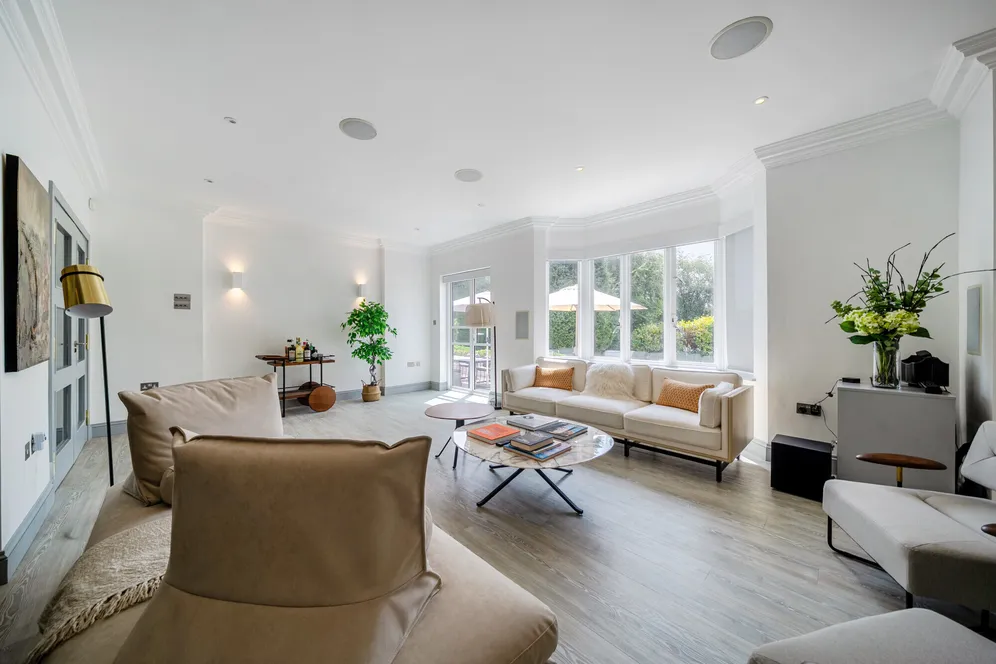 Esher Place Avenue, Esher, KT10 photo 2