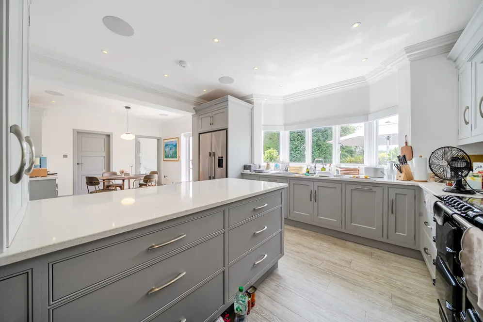 Esher Place Avenue, Esher, KT10 photo 5