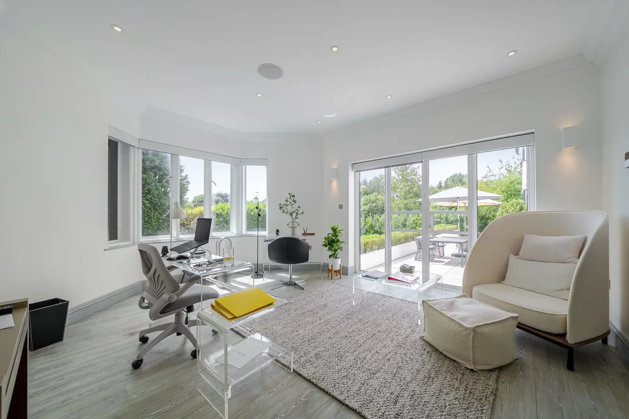 Esher Place Avenue, Esher, KT10 photo 7
