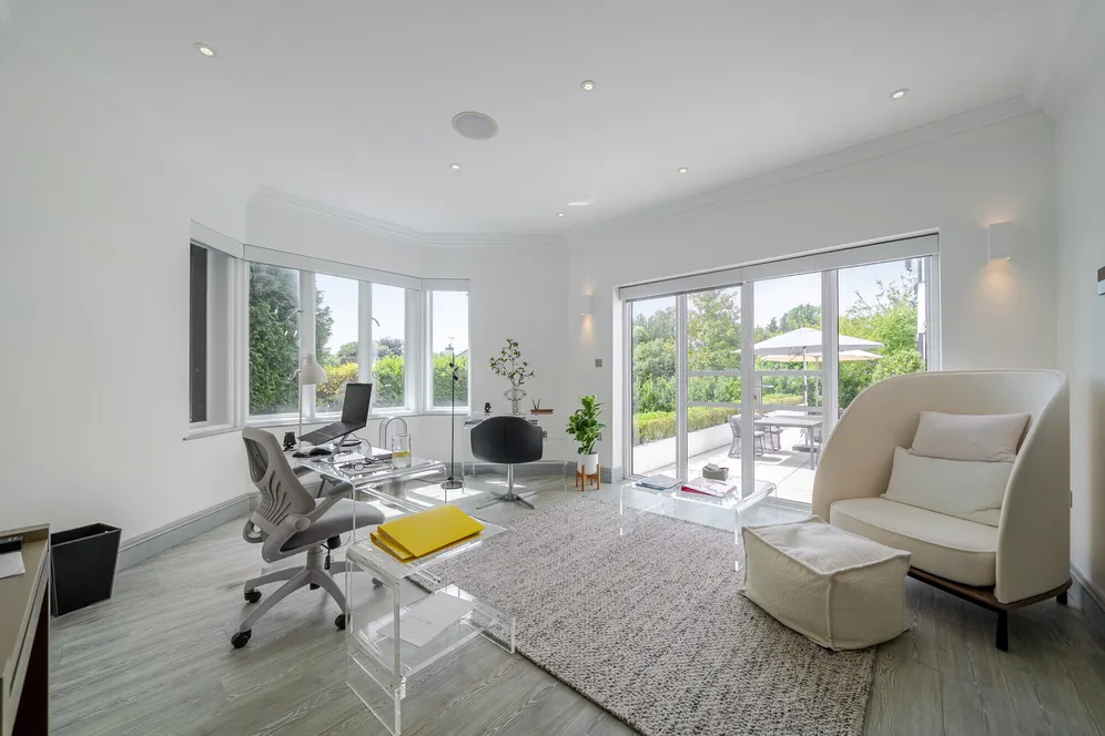 Esher Place Avenue, Esher, KT10 photo 7