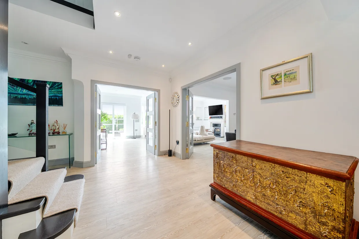 Esher Place Avenue, Esher, KT10 photo 8