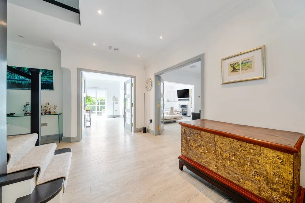 Esher Place Avenue, Esher, KT10 photo 8