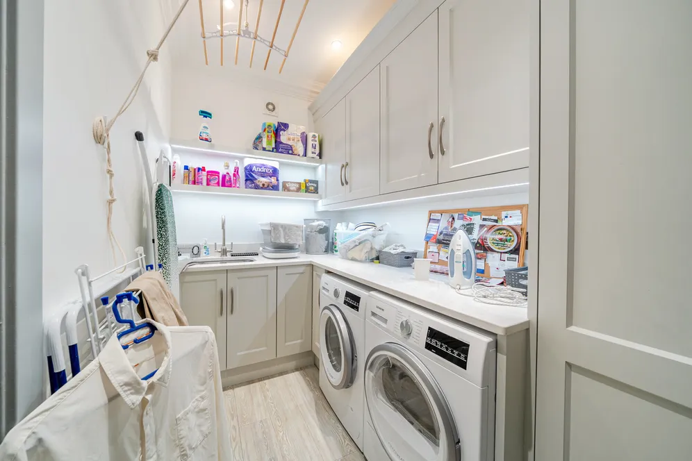 Esher Place Avenue, Esher, KT10 photo 9