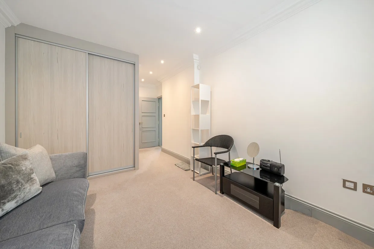 Esher Place Avenue, Esher, KT10 photo 10