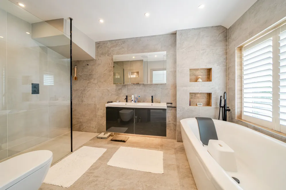 Esher Place Avenue, Esher, KT10 photo 17