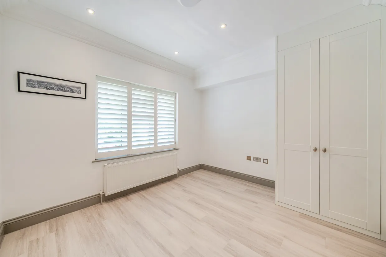 Esher Place Avenue, Esher, KT10 photo 20