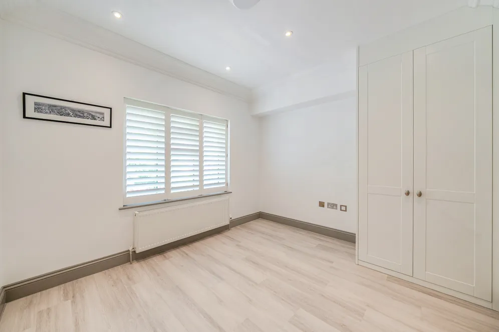 Esher Place Avenue, Esher, KT10 photo 20