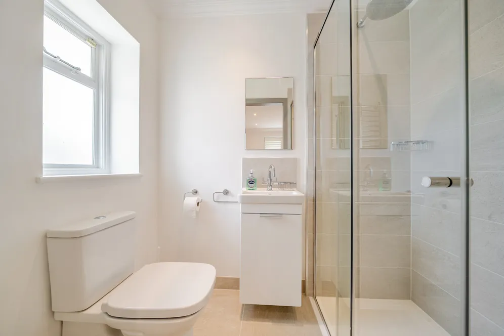 Esher Place Avenue, Esher, KT10 photo 21