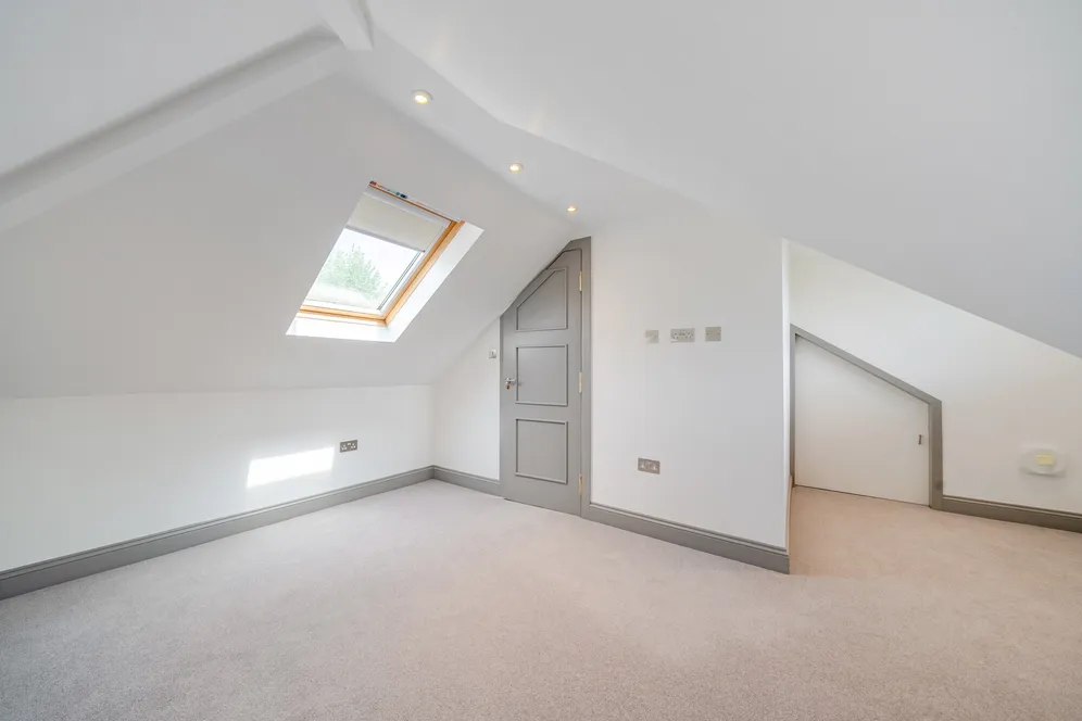 Esher Place Avenue, Esher, KT10 photo 22