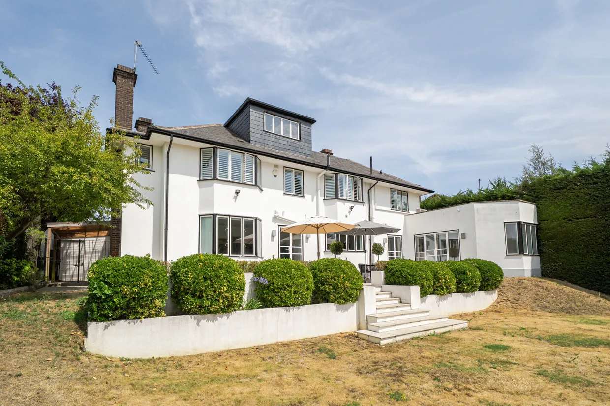 Esher Place Avenue, Esher, KT10 photo 24