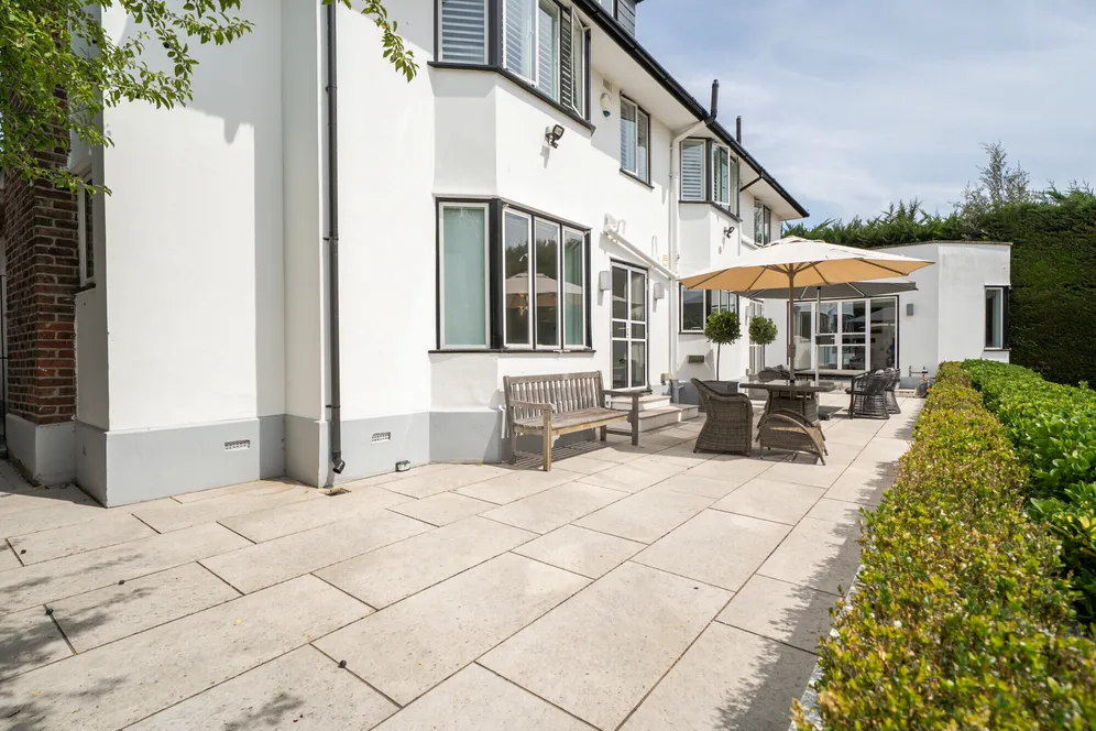 Esher Place Avenue, Esher, KT10 photo 25