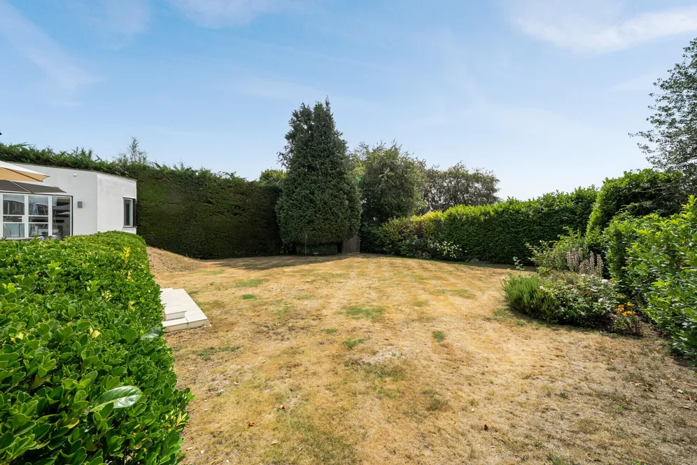 Esher Place Avenue, Esher, KT10 photo 27