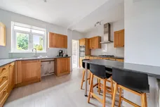 Medina Avenue, Esher, KT10 photo 2