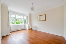 Medina Avenue, Esher, KT10 photo 3