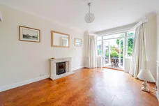 Medina Avenue, Esher, KT10 photo 4