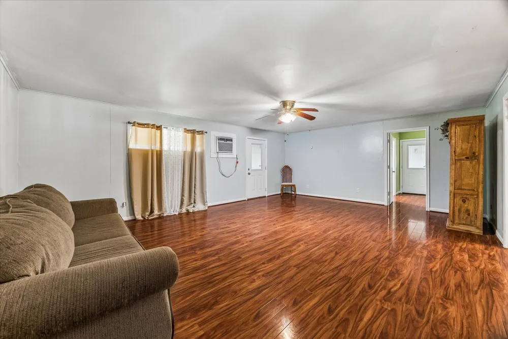 96 Burress St, Houston, TX 77022