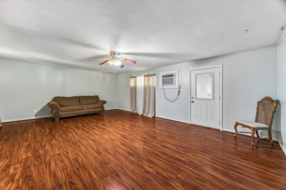 96 Burress St, Houston, TX 77022