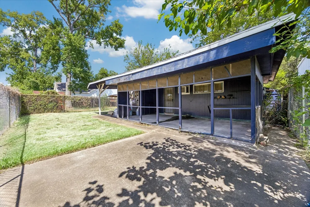 96 Burress St, Houston, TX 77022