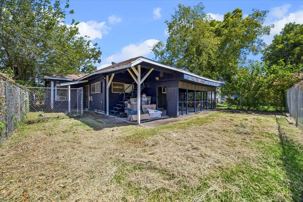 96 Burress St, Houston, TX 77022