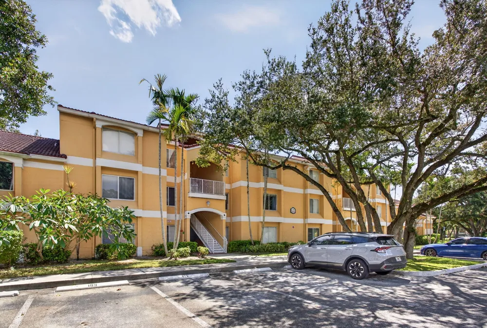 2425 NW 33rd St, Oakland Park, FL 33309