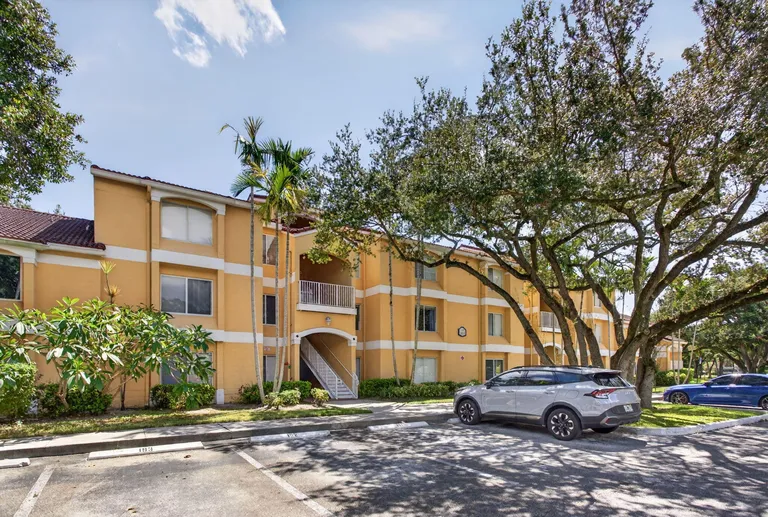 2425 NW 33rd St, Oakland Park, FL 33309