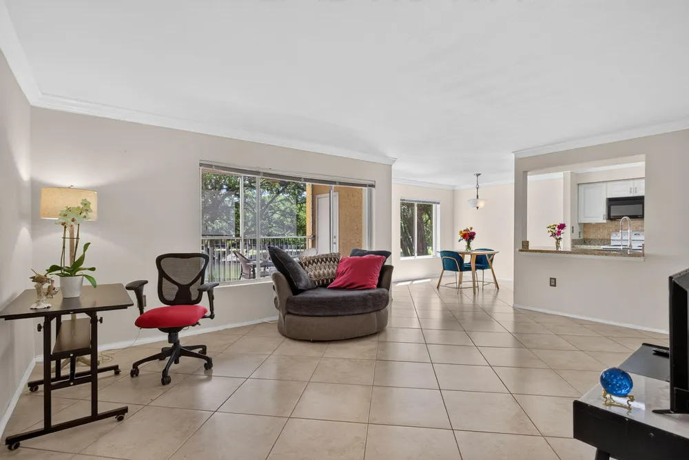 2425 NW 33rd St, Oakland Park, FL 33309