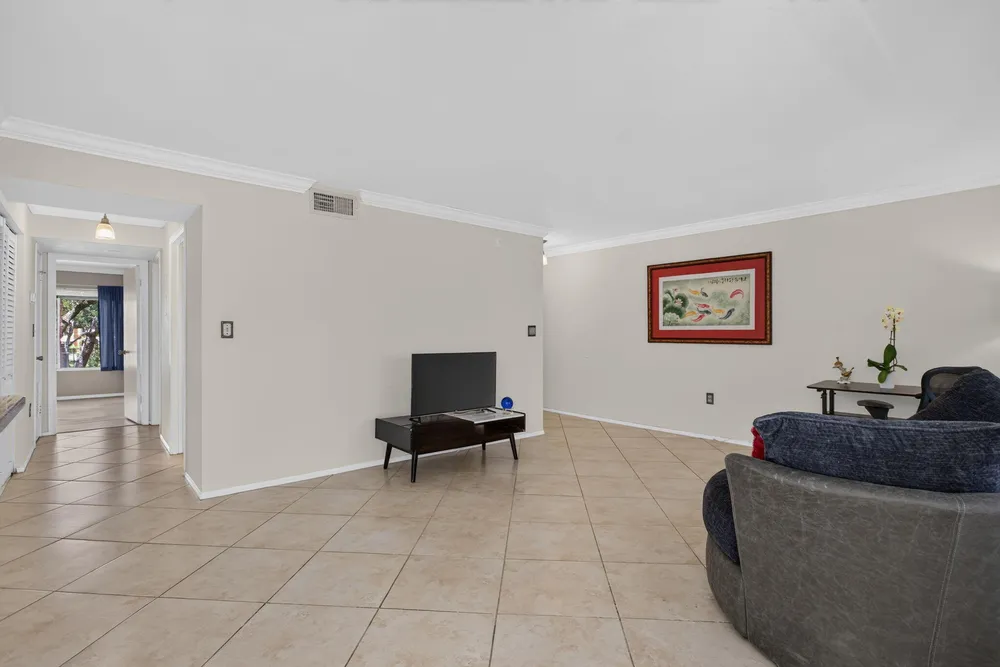 2425 NW 33rd St, Oakland Park, FL 33309
