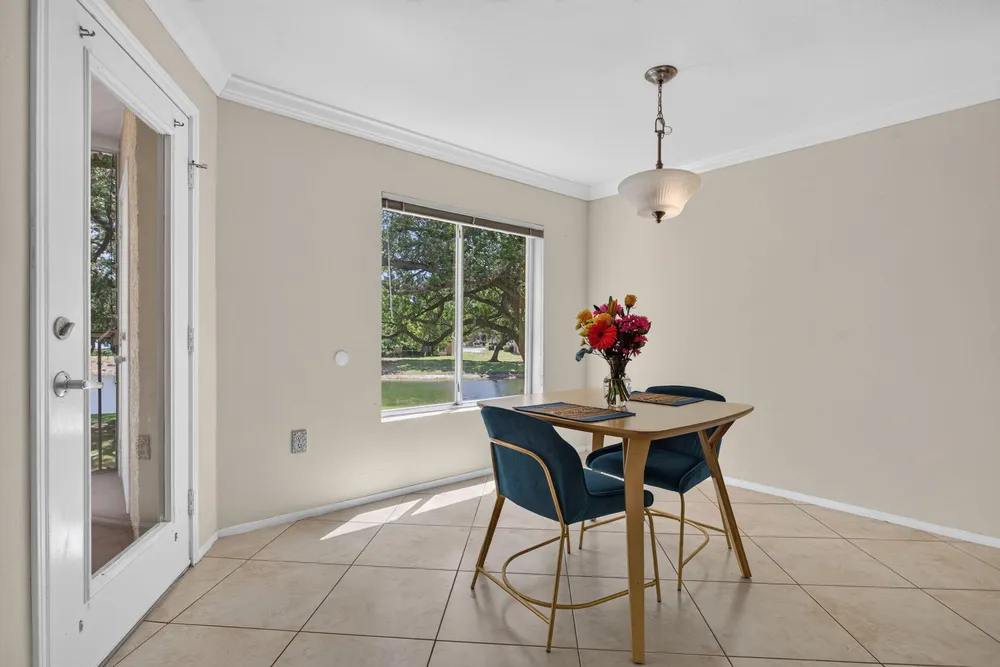 2425 NW 33rd St, Oakland Park, FL 33309