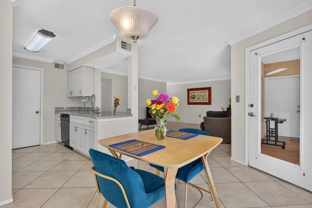 2425 NW 33rd St, Oakland Park, FL 33309