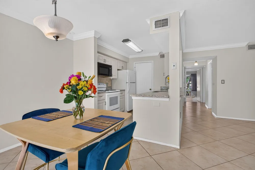 2425 NW 33rd St, Oakland Park, FL 33309