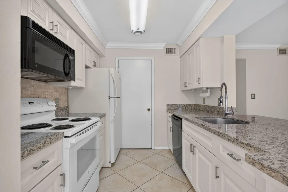 2425 NW 33rd St, Oakland Park, FL 33309