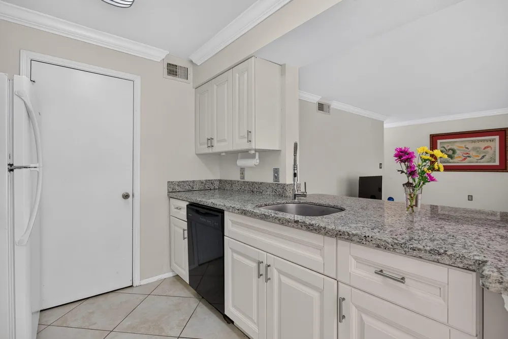 2425 NW 33rd St, Oakland Park, FL 33309