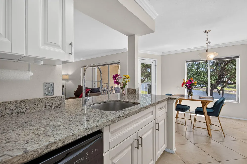 2425 NW 33rd St, Oakland Park, FL 33309