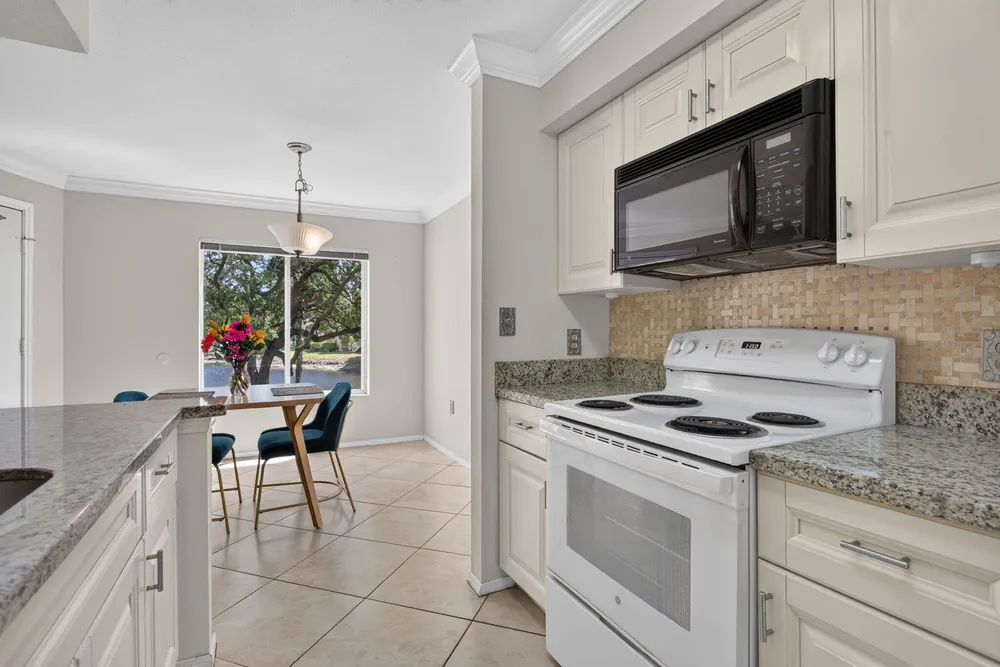 2425 NW 33rd St, Oakland Park, FL 33309