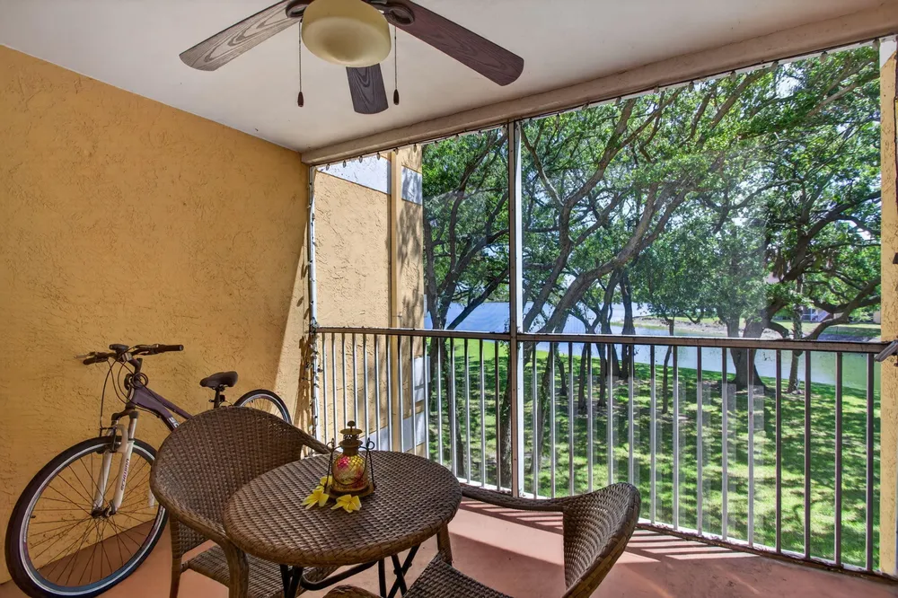 2425 NW 33rd St, Oakland Park, FL 33309