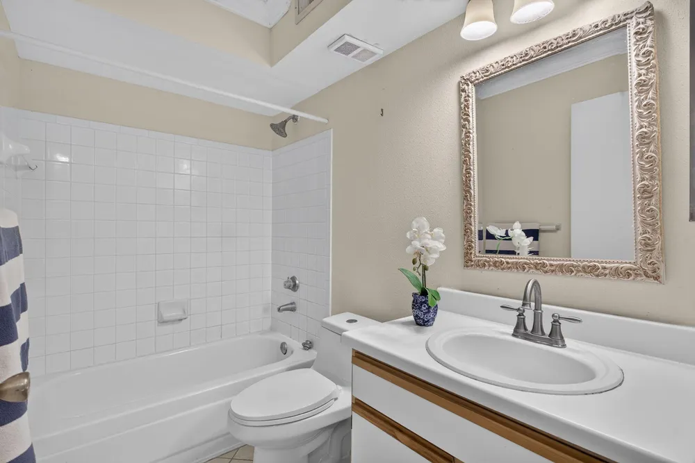 2425 NW 33rd St, Oakland Park, FL 33309