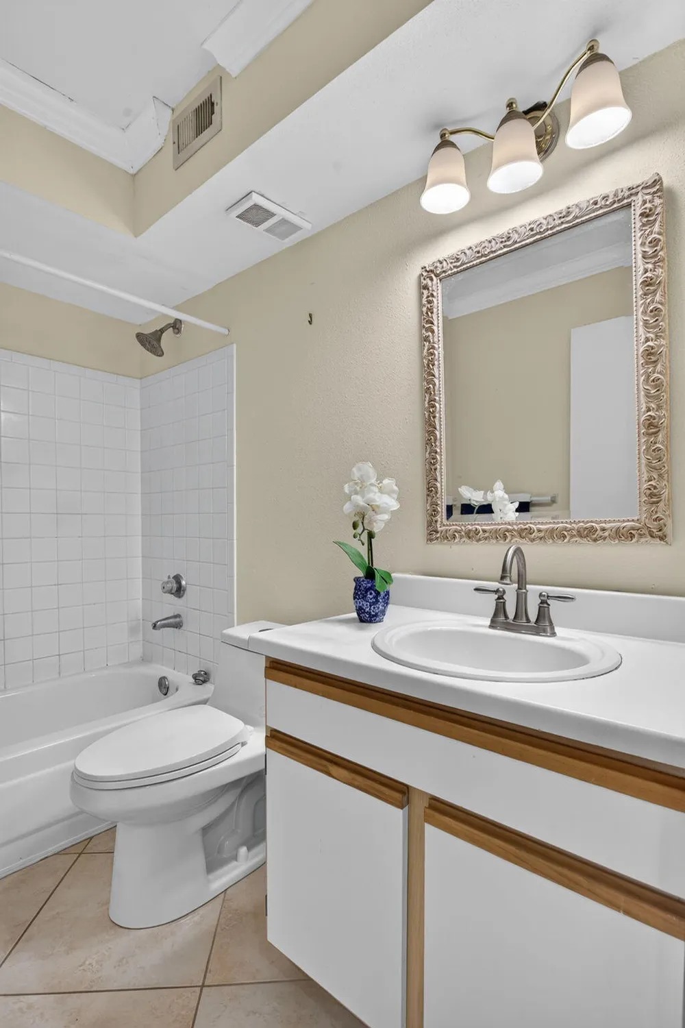2425 NW 33rd St, Oakland Park, FL 33309