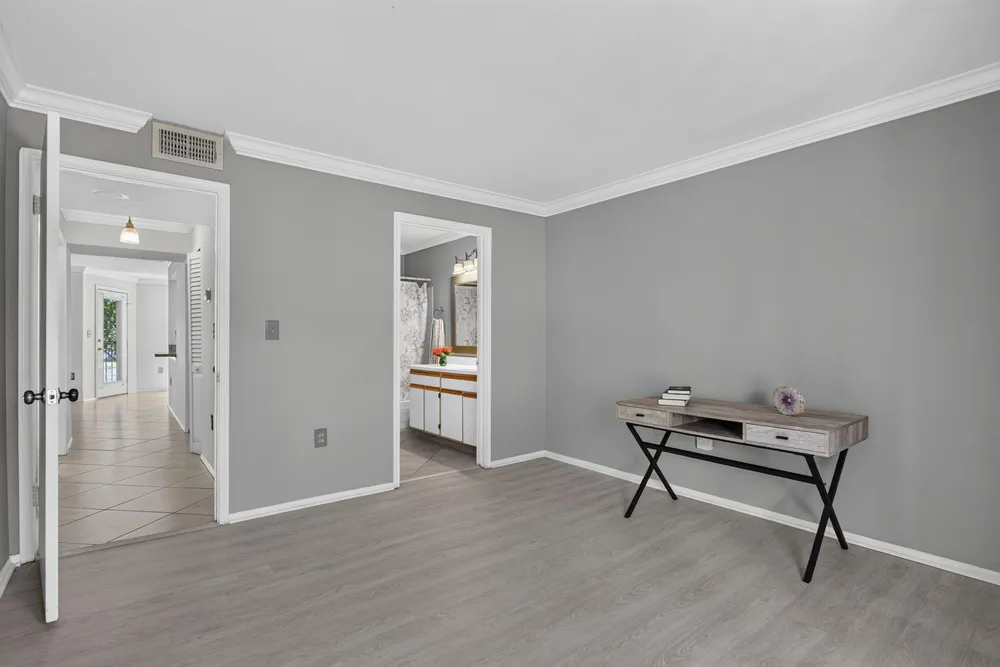 2425 NW 33rd St, Oakland Park, FL 33309