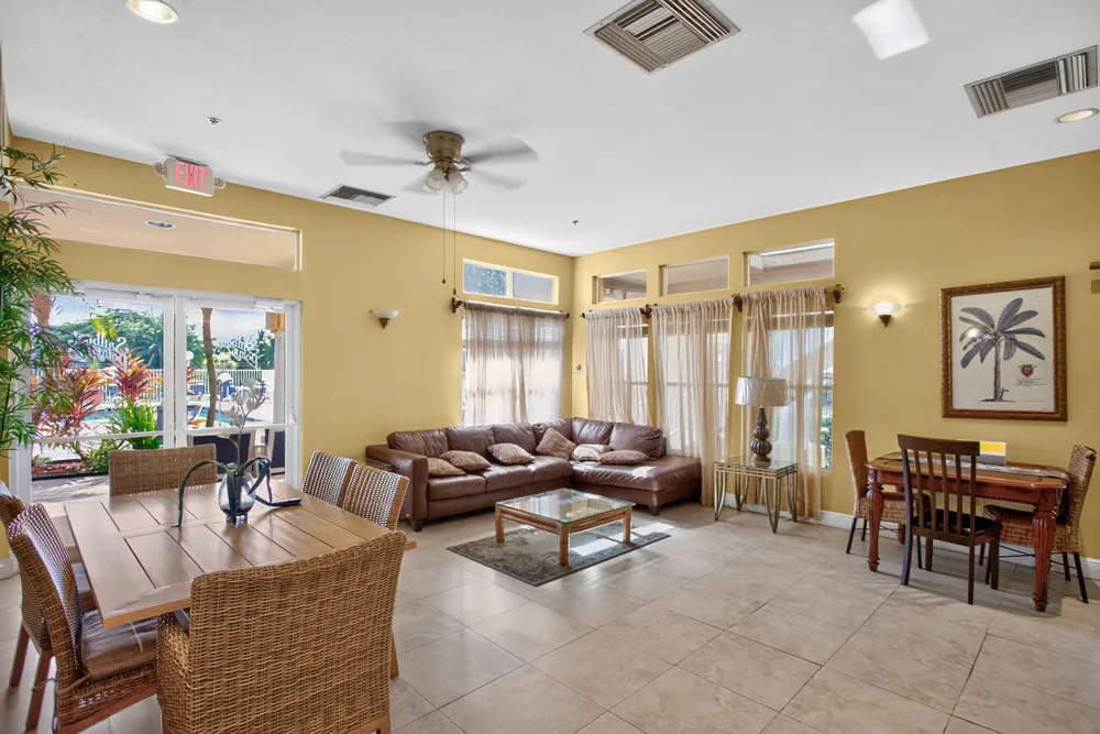 2425 NW 33rd St, Oakland Park, FL 33309